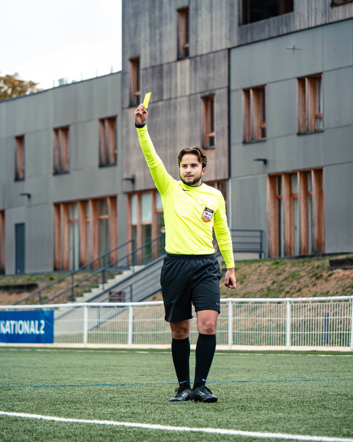 Enes, jeune arbitre de l’AFCO, sur le terrain
