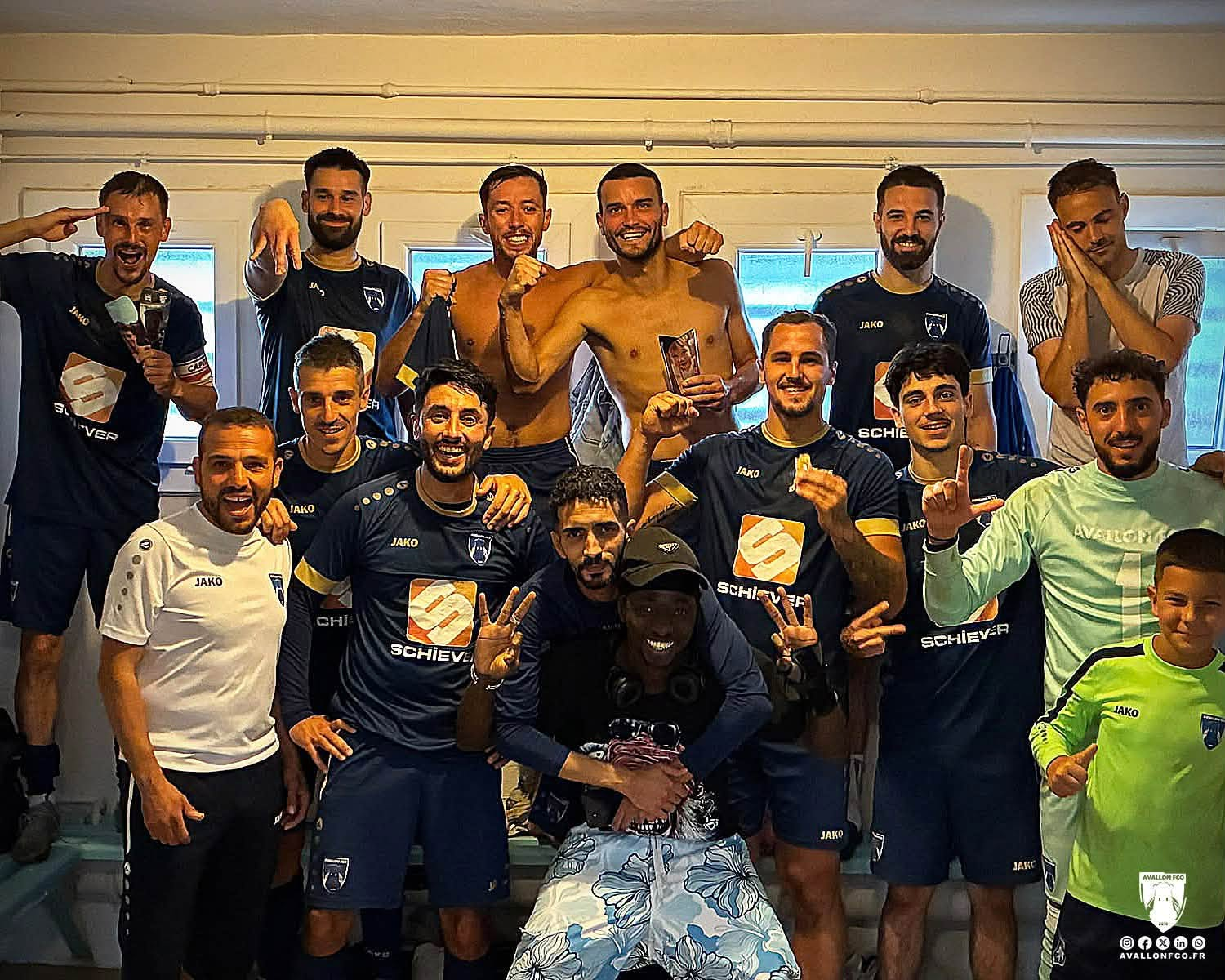 Photo collective des Seniors A après la victoire face à Nevers Challuy