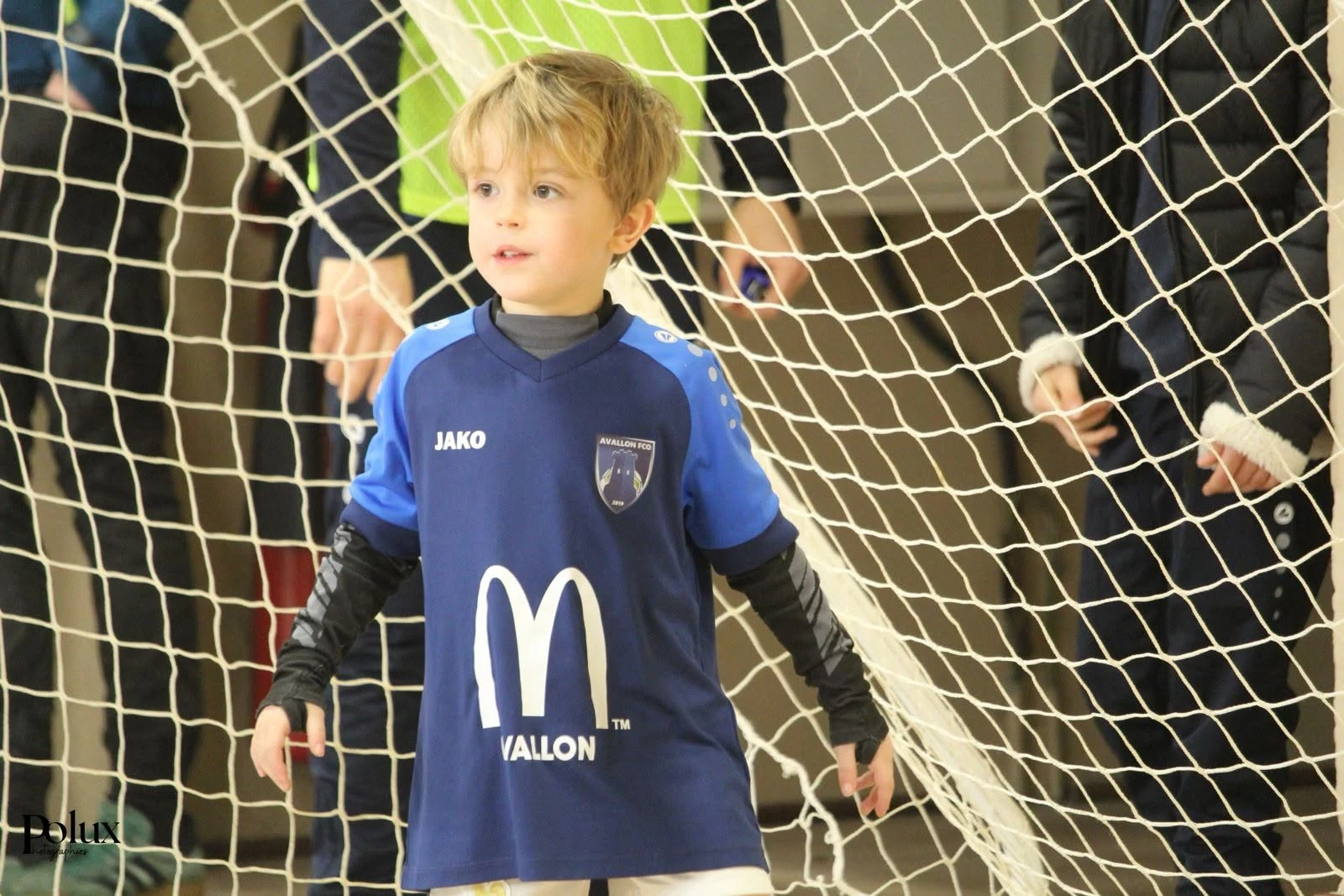 Un jeune Olympien devant le but lors d’un précédent tournoi futsal
