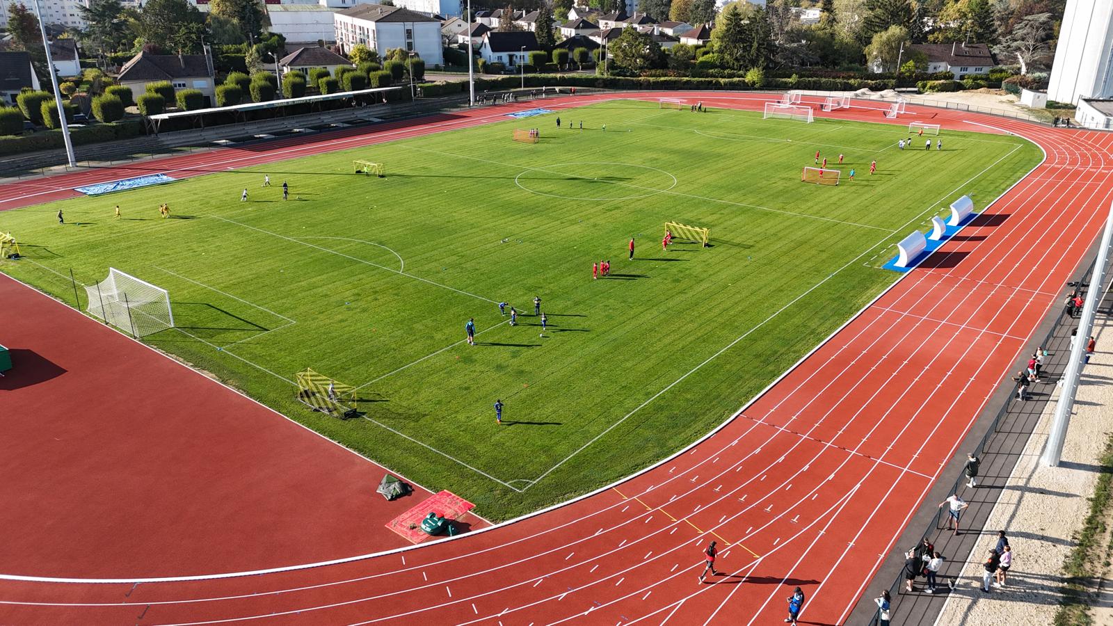 Vue aérienne du terrain d’honneur et de la nouvelle piste d’athlétisme du stade Léon Laurent